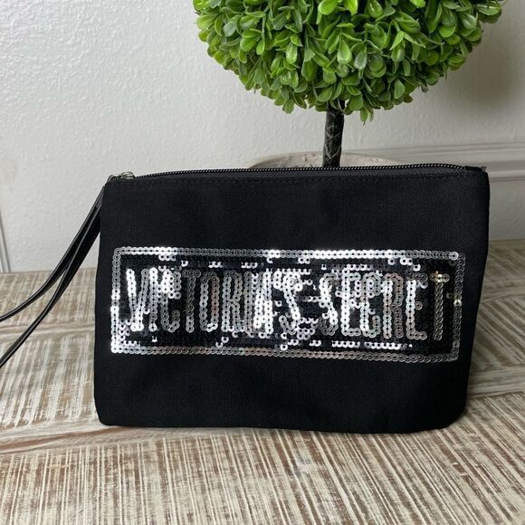 New Victoria’s Secret Cloth and sequence Clutch - Picture 1 of 4
